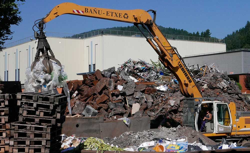 Bañu Etxe Recycling grúa